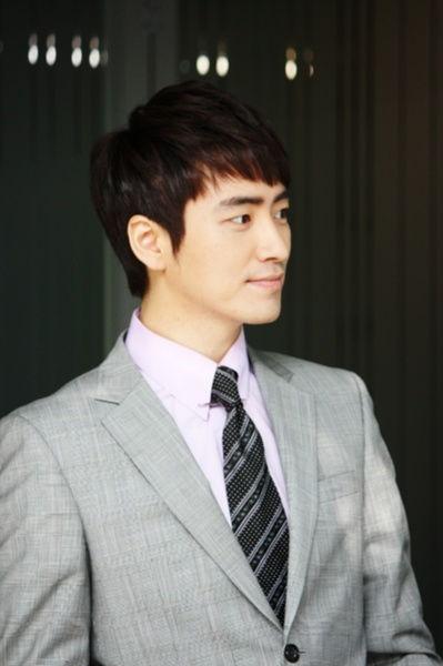 李俊赫 照片,光影中的魅力瞬间